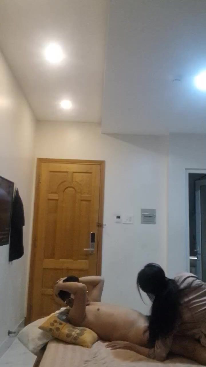 Gái dâm văn phòng đủ phê chưa anh em